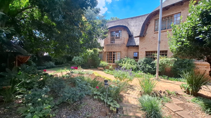 6 Bedroom Property for Sale in Mooivallei Park North West